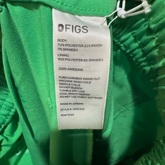 Figs Vibrant Figs Green Jogger Scrub Pants and Top Set NWT - Picture 8 of 8